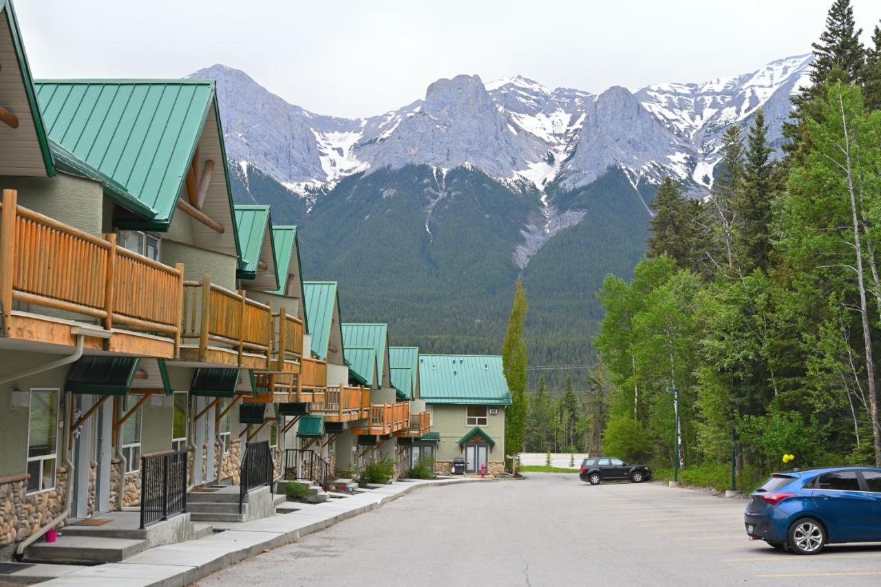 Banff Woods Lodge Canmore Esterno foto