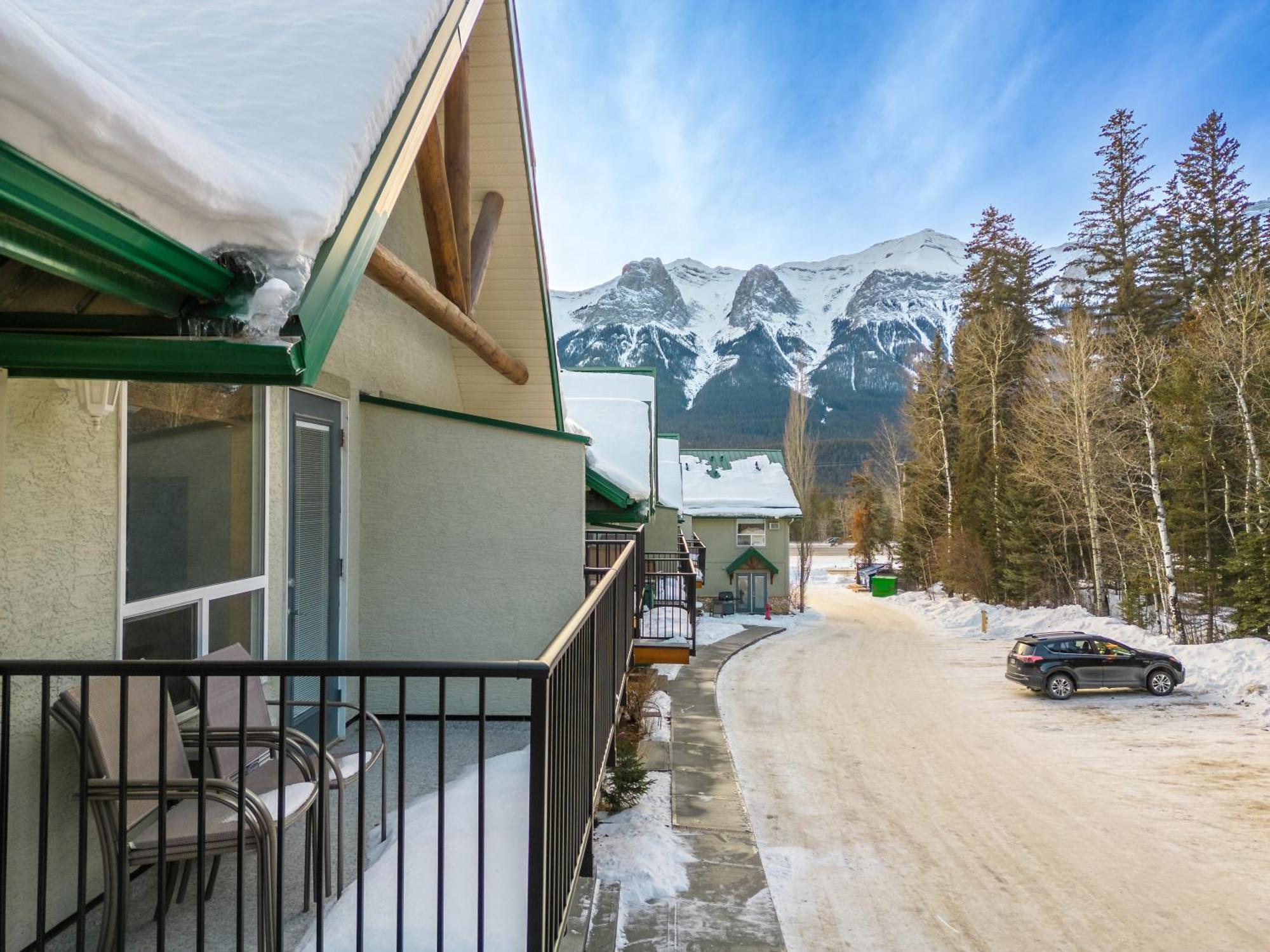 Banff Woods Lodge Canmore Esterno foto